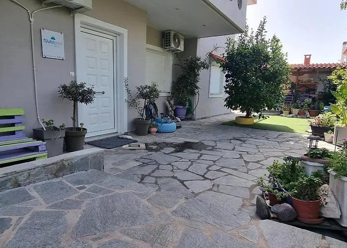 Μεγάλος Χώρος Με Γυμναστήριο-Χαμάμ-Κρεβάτι-Γραφείο